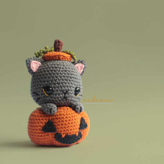 Halloween Pumpkin Cat Amigurumi Pattern